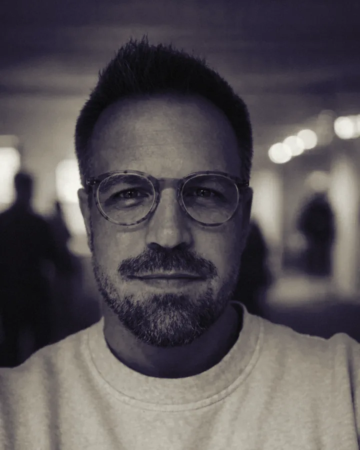 Tobias, CEO und Mitgründer der GEO-Agentur Engine Native